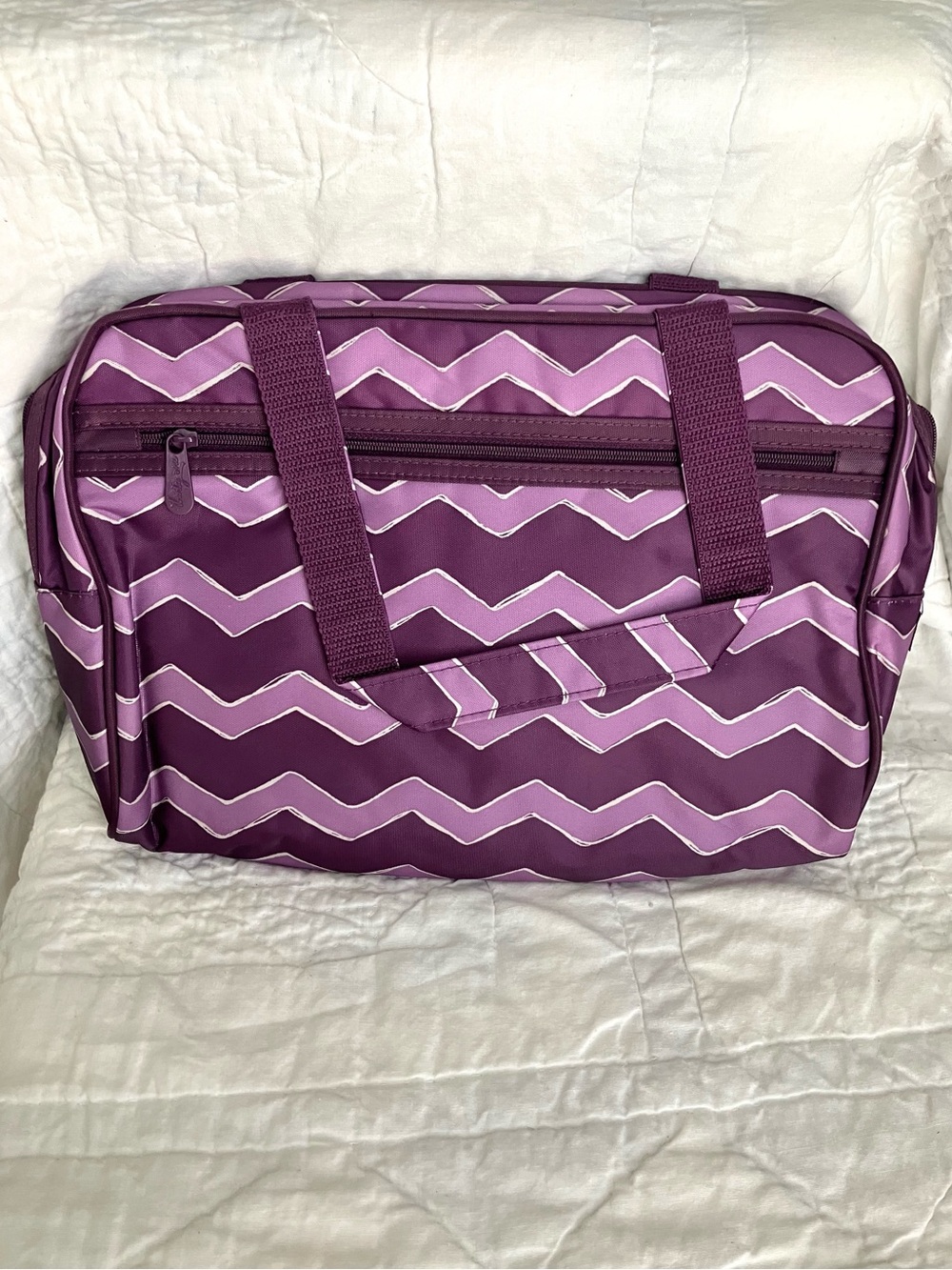 Thirty-One Handle It Cosmetic Travel Bag in Plum Chevron NWT NIP